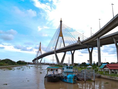 普密蓬國王橋