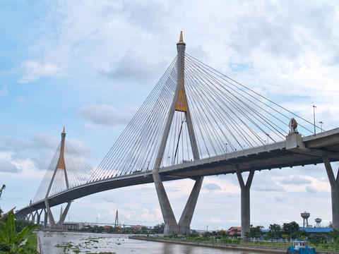 普密蓬國王橋