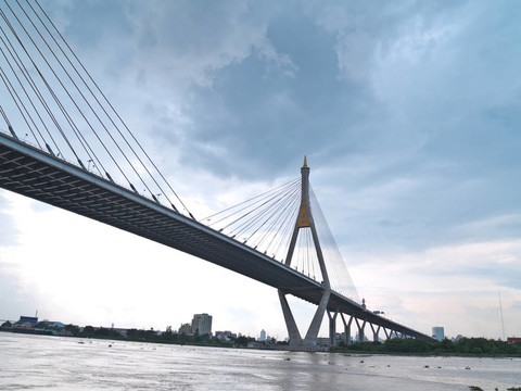 普密蓬國(guó)王橋