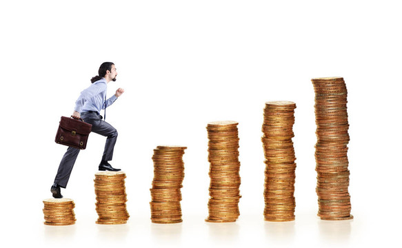 商人爬金幣堆