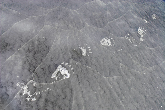 雪人的痕跡在冰