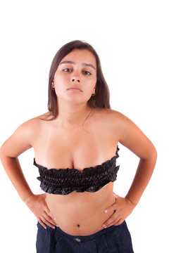年輕漂亮的女人擺姿勢