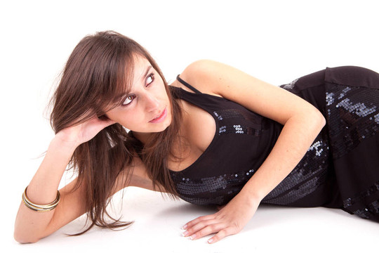 年輕漂亮的女人擺姿勢