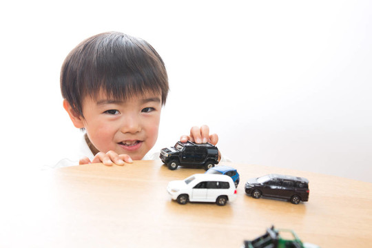 孩子和微型車
