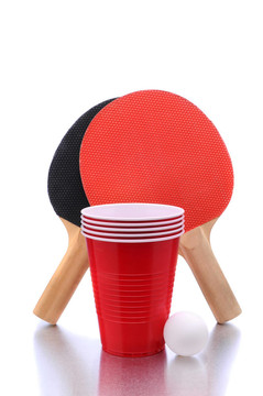 Ping Pong Paddles和Ball和杯子