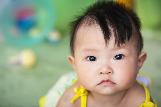 無(wú)表情的嬰兒照