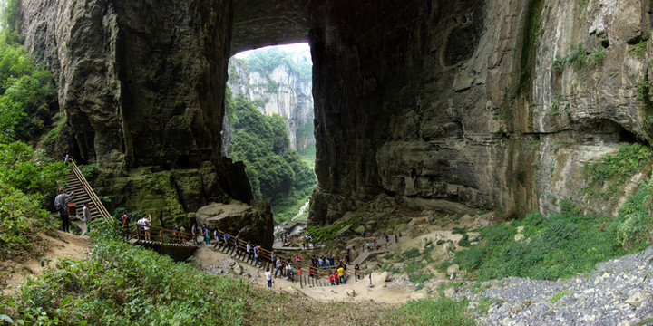 武隆天坑天龍橋全景
