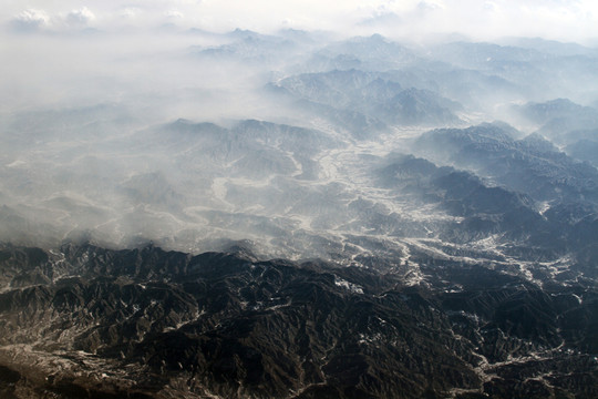 俯瞰連綿山川