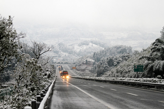 高速公路雪景 重慶