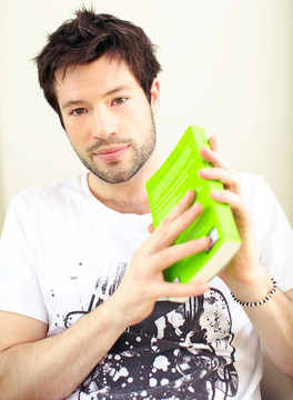 英俊Man With Book
