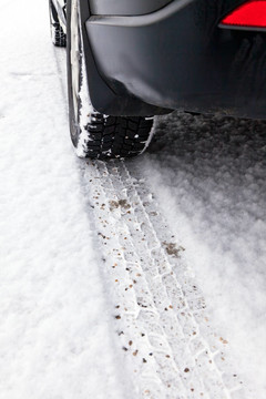 雪地輪胎的痕跡