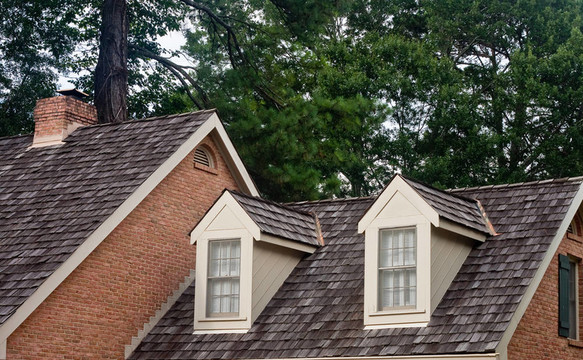 Wood Shingle Roof兩天窗