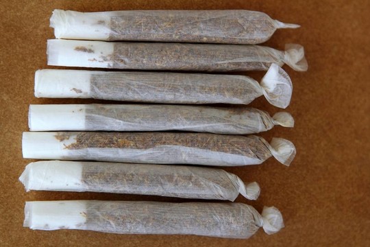 手卷卷煙