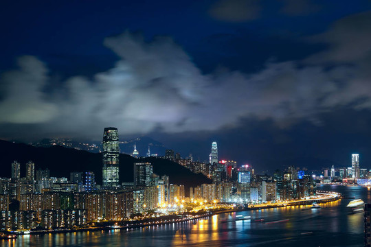 香港的夜晚；亞洲現(xiàn)代城