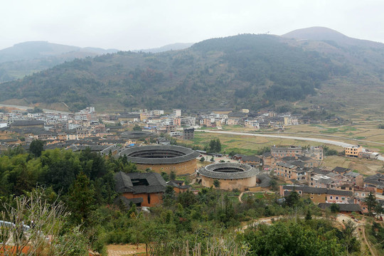 福建土樓在中國古建筑的概述；