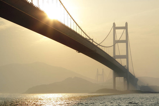 夕陽下的長橋