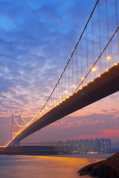 夕陽下的長橋