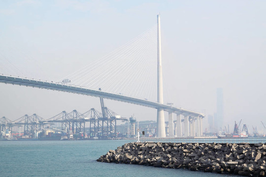 公路立交橋和堤