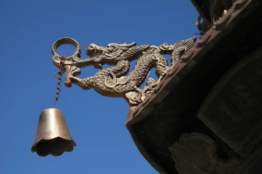 寺中的龍