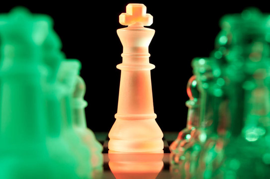 五彩的棋子在黑暗