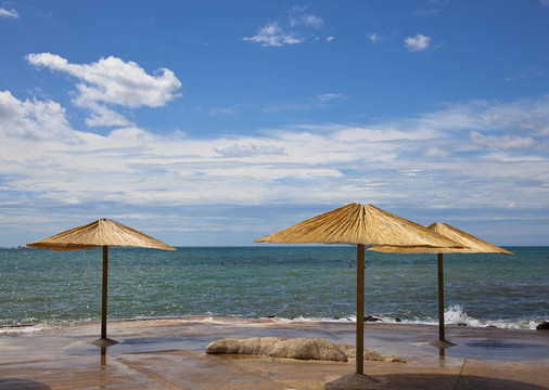 藍(lán)天上的海灘