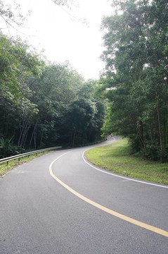 空彎的路