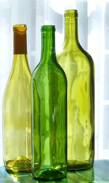 三瓶葡萄酒