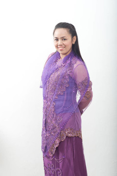 亞洲的泰國女紫色穆斯林服飾- banduang
