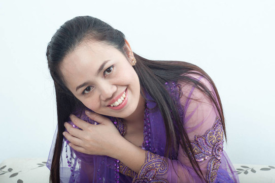 亞洲的泰國女紫色穆斯林服飾- banduang