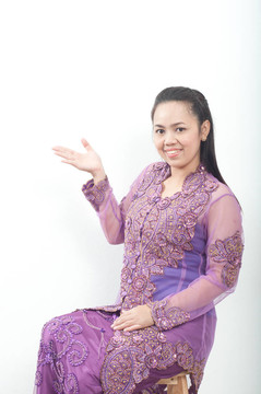 亞洲的泰國女紫色穆斯林服飾- banduang