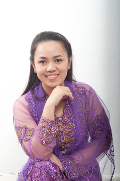 亞洲的泰國女紫色穆斯林服飾- banduang