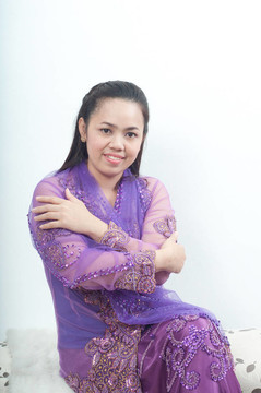 亞洲的泰國女紫色穆斯林服飾- banduang