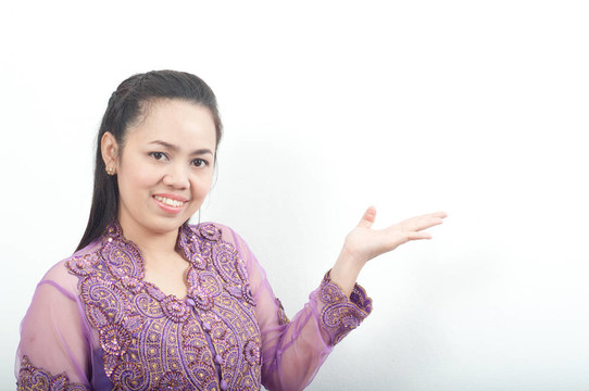 亞洲的泰國女紫色穆斯林服飾- banduang
