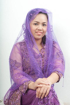 亞洲的泰國(guó)女紫色穆斯林服飾- banduang