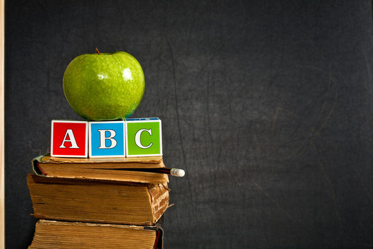老教科书上的ABC和青苹果