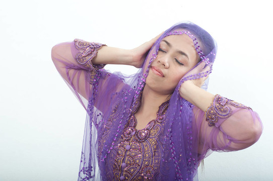 亞洲的泰國女紫色穆斯林服飾- banduang關(guān)閉EA