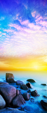 彩虹原行星的幻想的海景。垂直全景組合