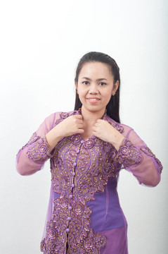 亞洲的泰國女紫色穆斯林服飾- banduang