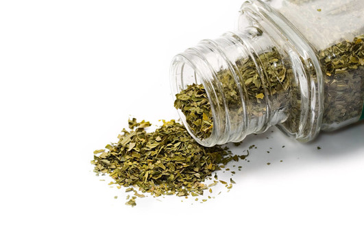 干燥的歐芹在瓶中