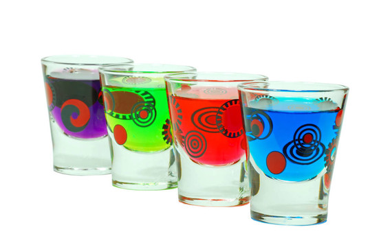 彩色的玻璃酒杯