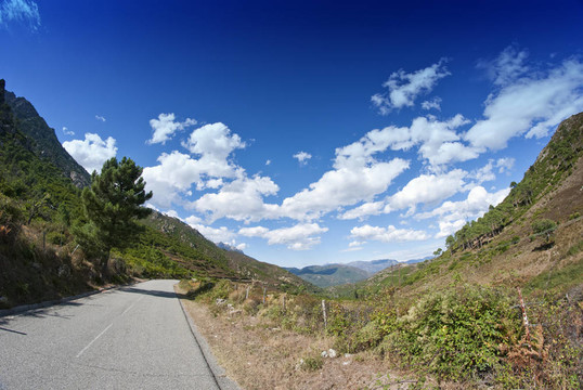 山脈和峽谷的科西嘉島