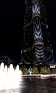 Burj Khalifa；迪拜；看游泳池和噴泉
