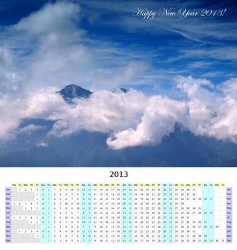 2013掛歷與山峰在云中
