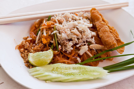 泰國菜墊；蝦仁炒面