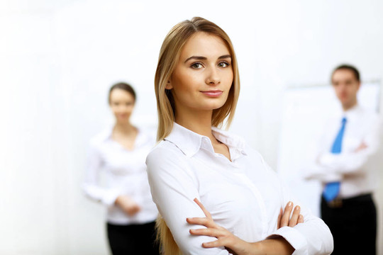 辦公室里的一個女商人的肖像