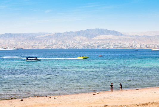 在Eilat市亞喀巴鎮(zhèn)海灘和觀