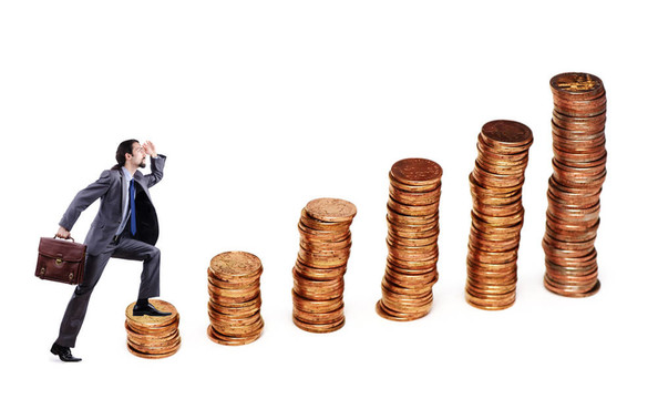 商人爬金幣堆