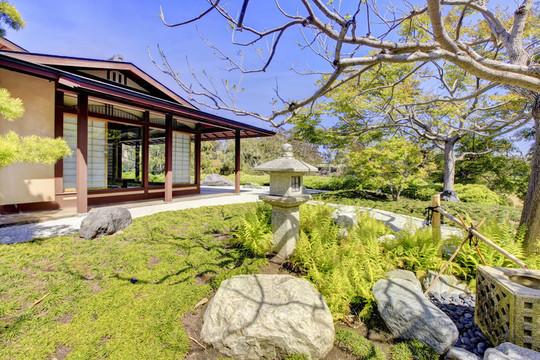 圣地亞哥的日本花園與房子結(jié)構(gòu)。