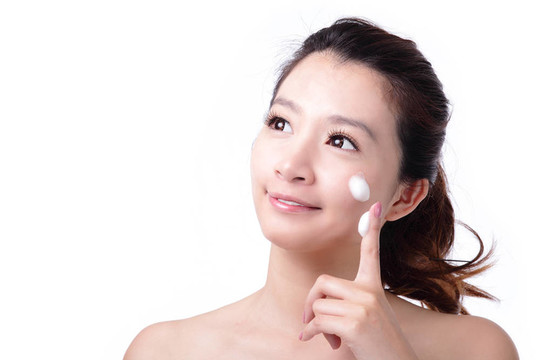 女人用泡沫洗臉和看復(fù)制空間