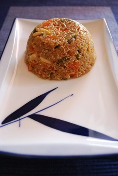藜麥沙拉蔬菜和醬油